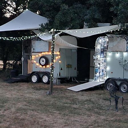 Glamping In Style, Prospector Tent 크롤리 외부 사진